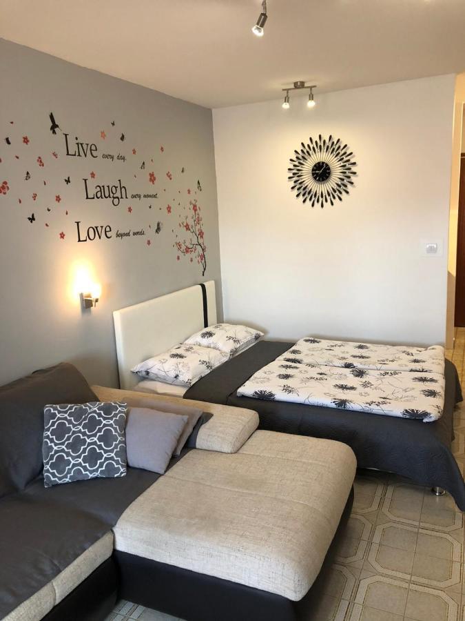 Studio Apartma Franca 乌马格 外观 照片
